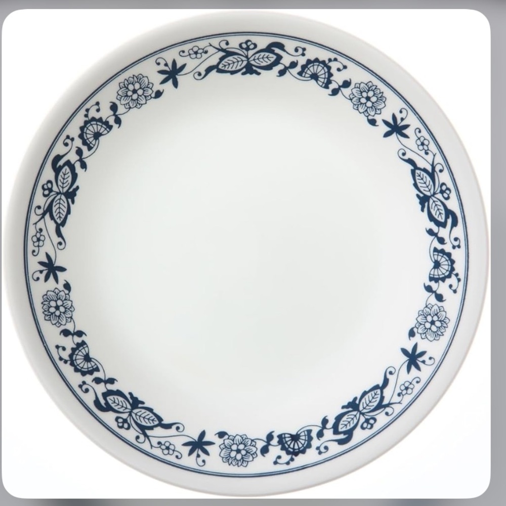 Corelle "Old Town Blue" dinner plate 10.5” - flawless - blue onion